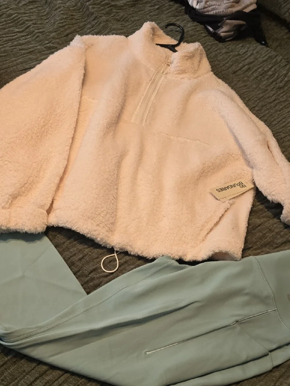 Nike Leggings & Cream Sherpa Half-Zip Jacket Set Brand New